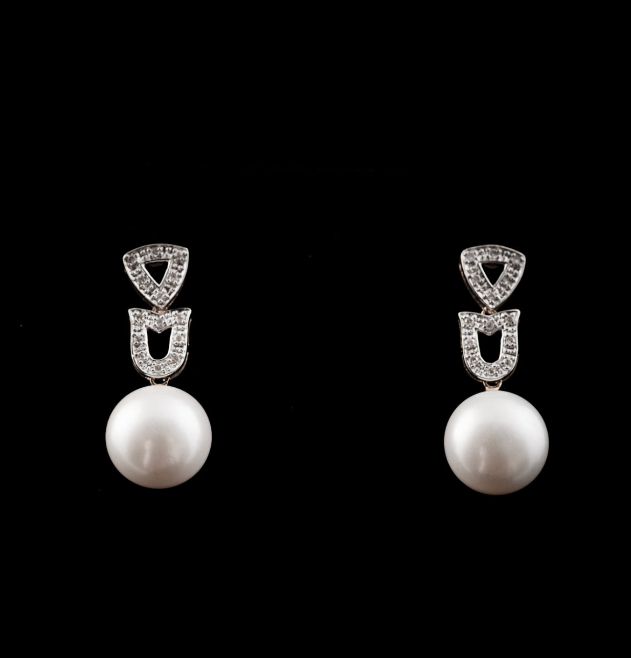 Freshwater Pearl and Diamond Earring